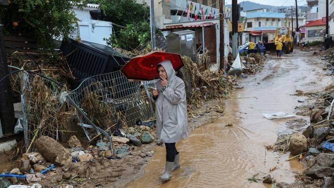 Nederlanders vast op Kreta door noodweer: ‘Was zelfs te gevaarlijk om vliegtuig te lossen’