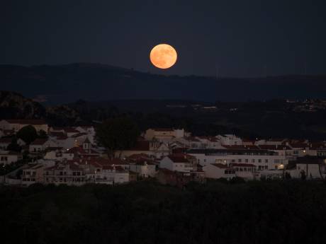 Qu’est-ce que la “pleine lune des fraises”, observable ce dimanche à l’aube?