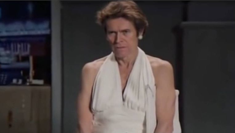 Willem Dafoe als een chagrijnige Marilyn Monroe in een reclamespot voor Snickers Beeld Youtube