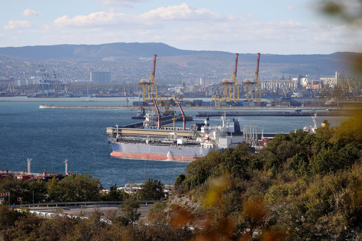 Een olieterminal in Novorossiejsk in Rusland. De westerse energiesancties tegen dat land hadden vorig jaar nog nauwelijks effect. 