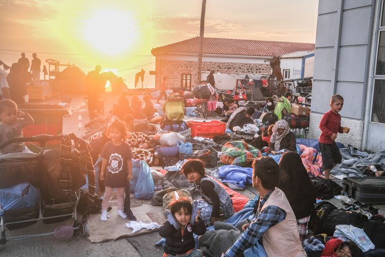 Lesbos in 2020. Duizenden migranten slapen op een terrein bij de hoofdstad Mytilini.  Beeld Joris van Gennip