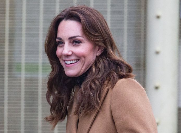 Ook voor royals kan het leven als kersverse moeder eenzaam zijn. Dat heeft Kate Middleton (38) toegegeven bij een bezoek aan een kinderdagverblijf in Cardiff.