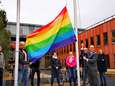 Regenboogvlaggen wapperen in de regio