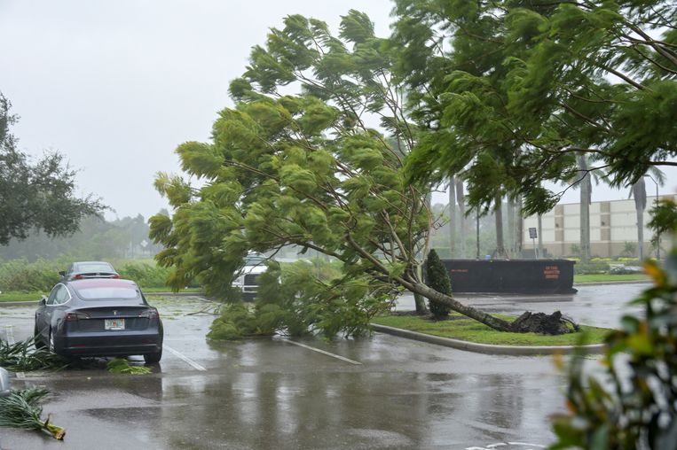 orkaan-ian-raast-met-250-kilometer-per-uur-over-florida-stormvloed-van