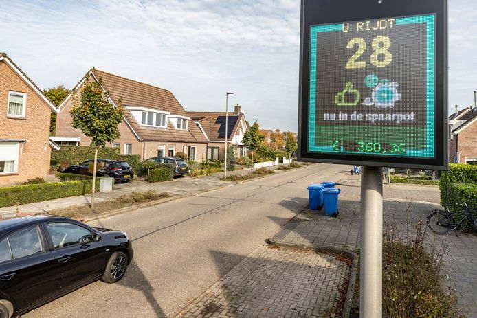 Een digitaal snelheidsbord van Q-Lite.