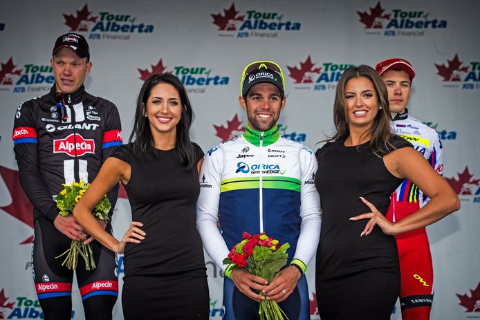 Tsatevich, helemaal rechts op de foto op het podium van Tour of Alberta in 2015.