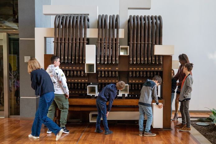 ‘Conduct, Conduit’ (2002) van Fred Eerdekens