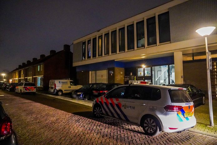 De politie heeft na het incident aan de Ericastraat in Eindhoven drie mannen aangehouden.