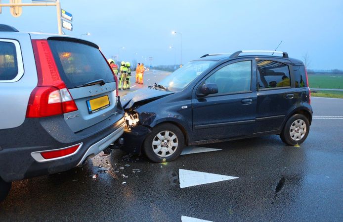 Het was een chaos op de weg, die bezaaid lag met brokstukken.