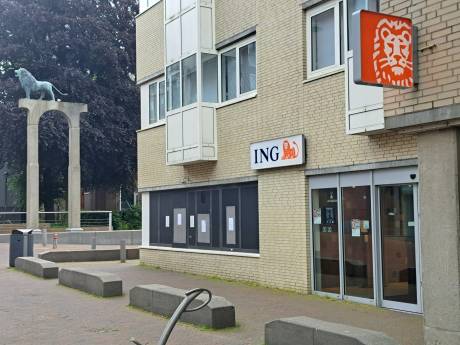 Verbaasde blikken bij plots afgesloten geldautomaat: ‘Het is een hele slechte service’