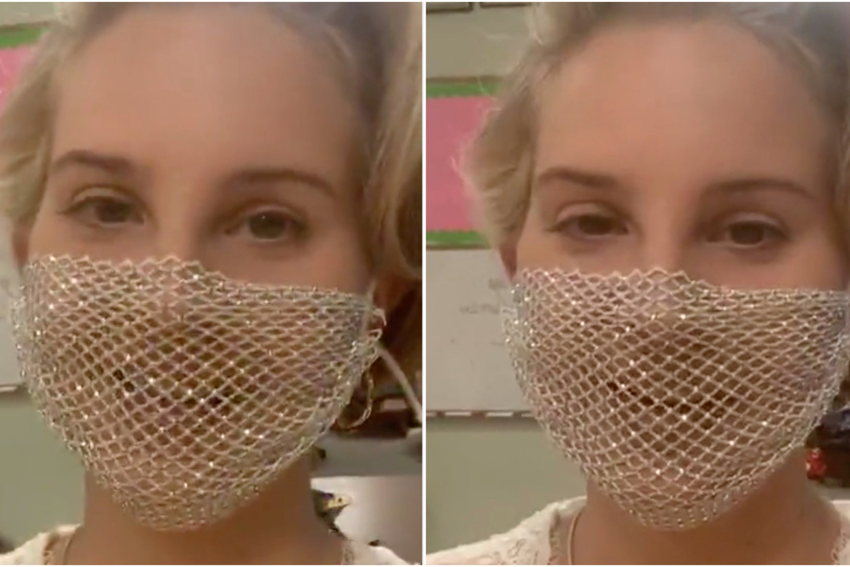 Lana Del Rey met haar opvallende mondmasker Beeld Lana Del Rey