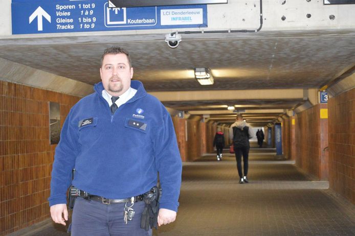 Jelle De Nil zorgt vanaf nu voor de veiligheid aan het station in Denderleeuw.