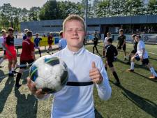 Ronaldo? Simons? Nee, Jelt (13) uit Boxtel maakt een werelddoelpunt: ‘Ik geloof dat dit wel mijn mooiste is’