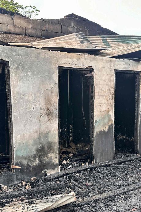 “C’est horrible, c’est douloureux”: 19 jeunes meurent dans l’incendie possiblement “malveillant” d’un dortoir