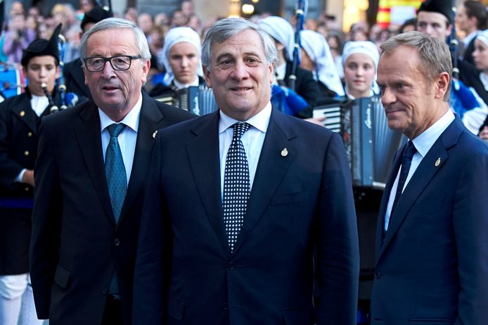 EU-commissaris Jean-Claude Juncker (links), Europees Parlementsvoorzitter Antonio Tajani (midden) en Europees president Donald Tusk (rechts)