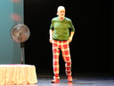 Ton Kas tijdens zijn optreden in Theater de Mythe in Goes.