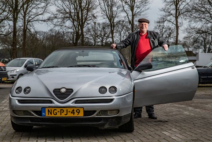 Nico Reed Met Zijn Auto Via De Trap De Fietsenkelder Van Station Deventer In Maar Hij Won Zijn Rechtszaak Wel Overijssel Gelderlander Nl
