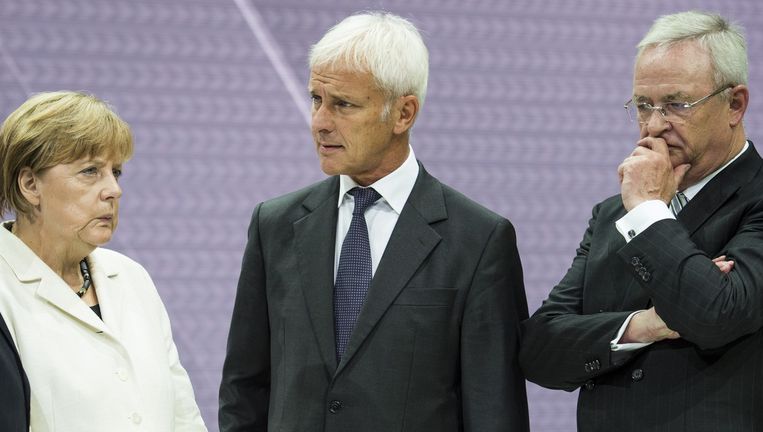 Merkel met de CEO's van Volkswagen en Porche Beeld afp
