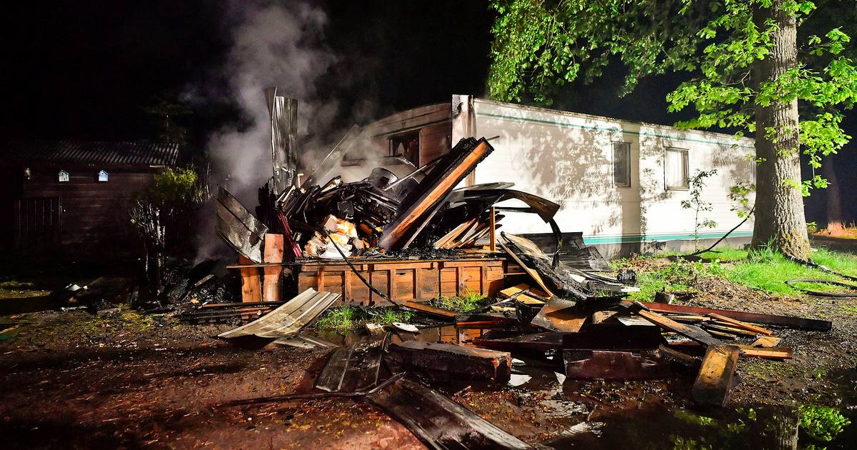 Schuurtje vliegt in brand op camping de Zwarte Bergen in Luyksgestel - Eindhovens Dagblad