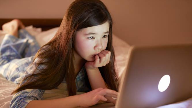 
Online pesten tegengaan? ‘Vraag zelf ook toestemming aan je kind als je zijn of haar foto's online wil zetten’