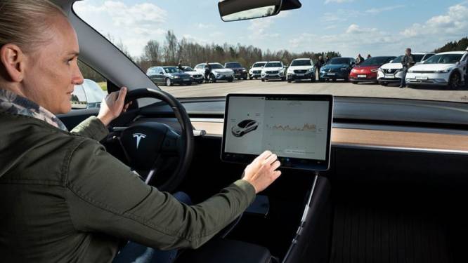 Ouderwetse knoppen in auto zijn een pak veiliger dan touchscreens