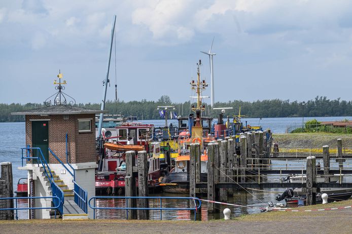 Drugslab gevonden op binnenvaartschip bij Havenkant in Moerdijk.