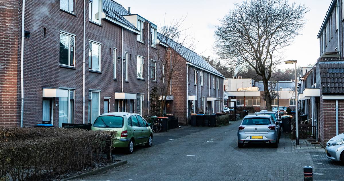 Deventer gezin werd uit huis gezet en kan nu geen woning krijgen ‘Gestraft voor getrouwd zijn