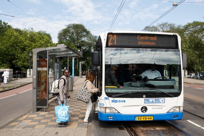 trommel klok Duplicatie GVB zet ook in coronacrisis verduurzaming bussen door | Amsterdam | AD.nl