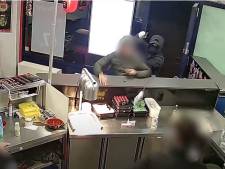 Overvaller ging als een dolleman te keer in sushirestaurant Zwolle, zo blijkt uit de beelden