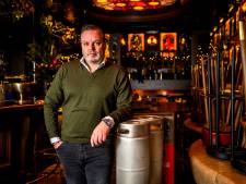 Café-eigenaar Frank opent deuren Engelse pub, ondanks verbod: ‘Wie kan mij deze regels uitleggen?’