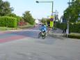 Na de toekomstige herinrichting wordt Spoele een fietsstraat en komt er een verkeerslicht dat op rood springt bij overdreven snelheid.
