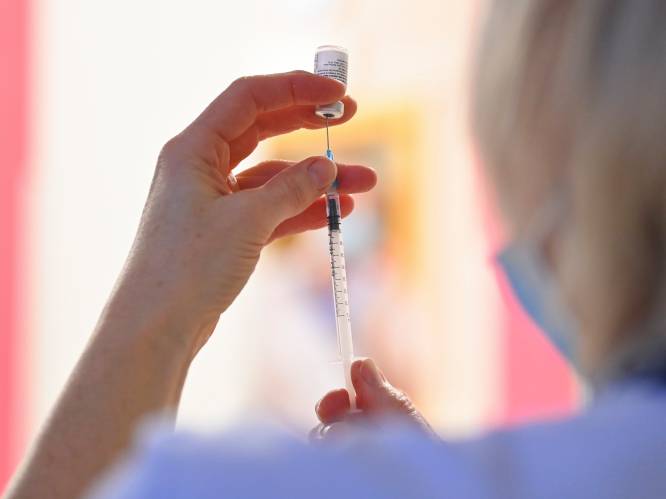 Alle 65-plussers kunnen derde prik tegen coronavirus krijgen: wat met de vaccinatiecentra?