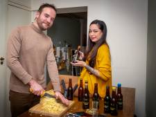 Nico en Lindy brouwen hun eigen Scyedam-bier: ‘Eerste brouwsel spoot als vulkaan omhoog’