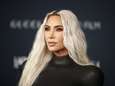 Kim Kardashian twijfelt na ophef bondagefoto’s over relatie met Balenciaga