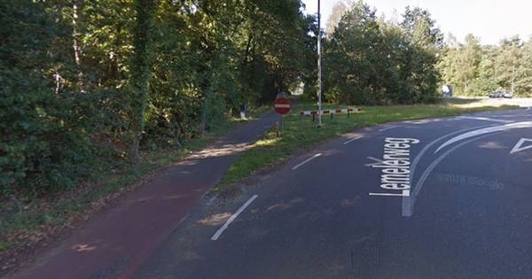 Meisje vliegt van fiets na botsing met wielrenner in Ommen: groepje rijdt door en laat slachtoffer achter.