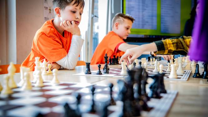 Denken onder tijdsdruk; Eindhovense kinderen schaken tegen elkaar op groot toernooi