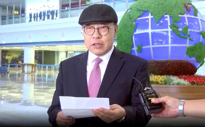 Bij zijn aankomst op de luchthaven van Pyongyang afgelopen zaterdag las Choe In-guk een verklaring voor.