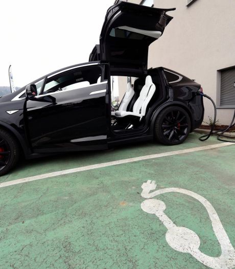 Une première borne "Supercharger" pour voitures électriques en Wallonie