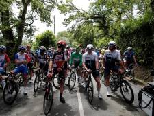 Colère sur le Tour: action de protestation des coureurs et “noble proposition” à l’UCI