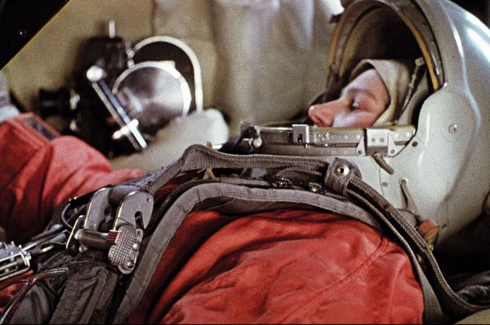 Tereshkova durante una sessione di allenamento in un simulatore nel gennaio 1964.