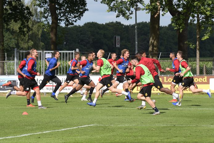 De spelers va, KV Mechelen op training.