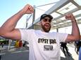 Tyson Fury op het vliegveld van Brisbane. Hij is in Australië om te kijken of daar mogelijk een wereldtitelgevecht kan worden gehouden.