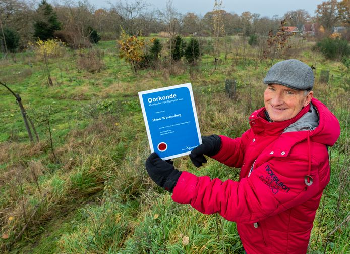 Henk Westendorp heeft de Groene Overijsselse Vrijwilligersprijs 2022 gekregen, vanwege zijn inzet voor natuur en biodiversiteit.