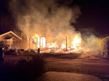 Chalet brandt uit in Ermelo: politie evacueert buren