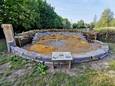 De bijenburcht ligt in het natuurdomein  Stationsput in Eernegem.