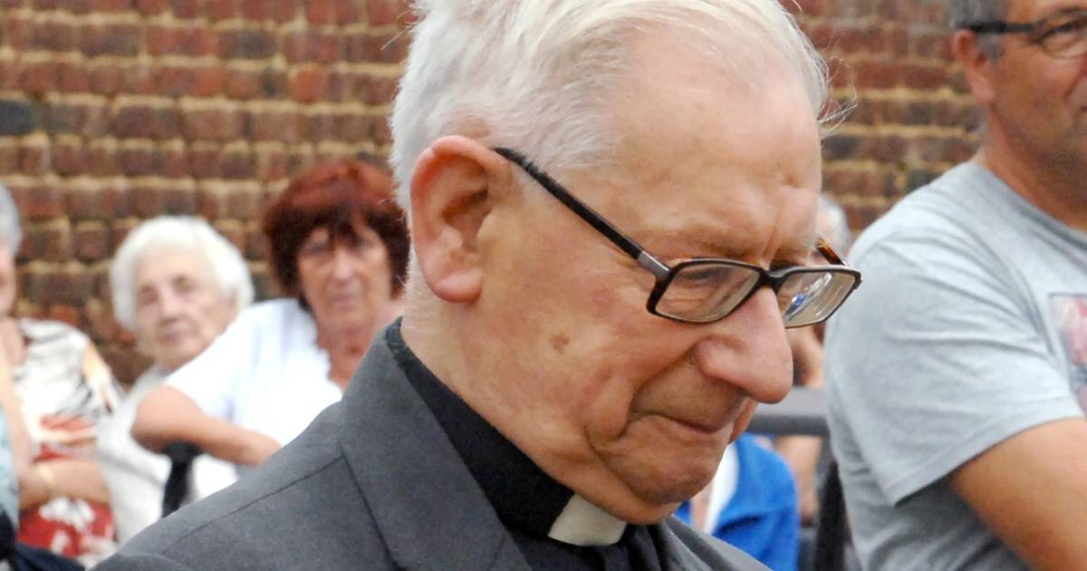 LEVENSVERHAAL. Tot zijn 95ste nog elke dag mis, kaarten met pijp in de mond en onafscheidelijk van h