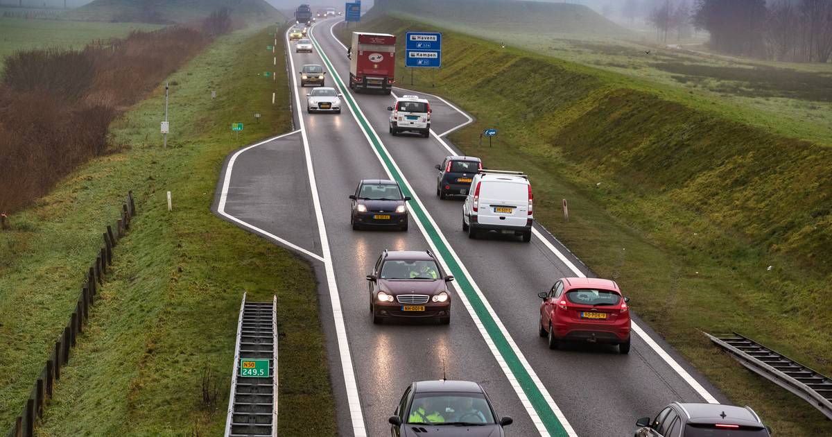 Verkeer muurvast op de N50 tussen Zwolle en Kampen na ongeval.