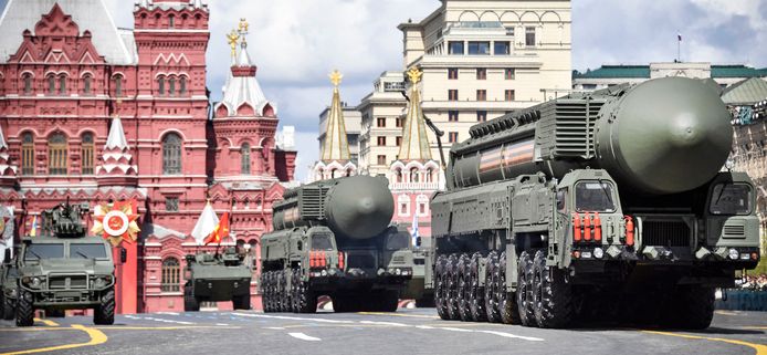 Militaire parade in Moskou waar de  hun nieuwste ballistische raket, genaamd Yars, wordt getoond.