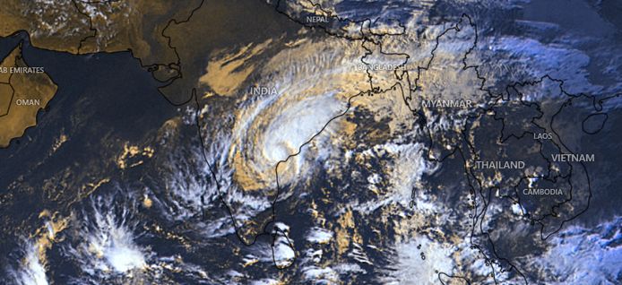 Meteorologen verwachten dat tropische cycloon Michaung deze middag aan land zal komen in India