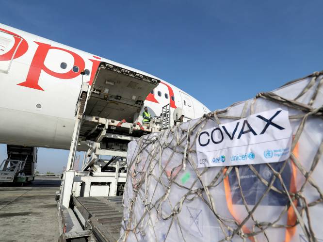 België schenkt alle nog te leveren AstraZeneca-vaccins weg aan internationaal Covax-programma, eerste 393.000 dosissen verscheept naar vier landen